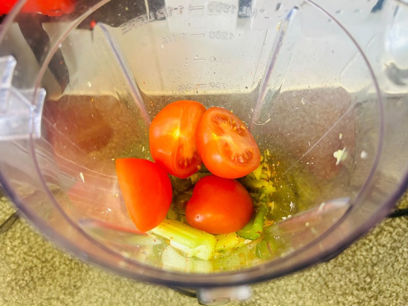 【レシピ】メキシカンスパイス「タヒン」で簡単味付け！「セロリとトマトのサルサディップ」