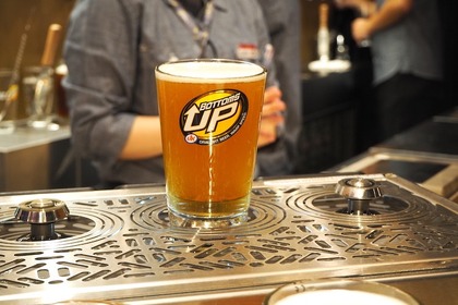 ビールがグラスの底から湧きあがる！？新名所・渋谷ストリームで”衝撃のビアサーバー”を体験してきた 画像