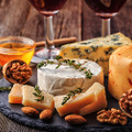 ワインとチーズで晩酌の参考に！種類別で分かりやすい！ワインにオススメのチーズ 画像