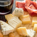 ワインとチーズで晩酌の参考に！種類別で分かりやすい！ワインにオススメのチーズ
