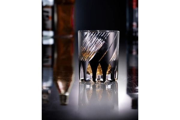 ファン必見！「ゴルゴ13」の世界観をデザインした江戸切子ロックグラス