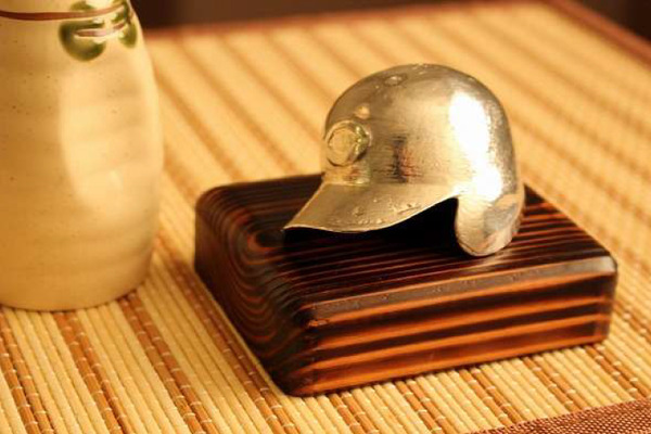 広島東洋カープの赤ヘルを3Dスキャンして製作したぐい呑み「赤ヘル呑み