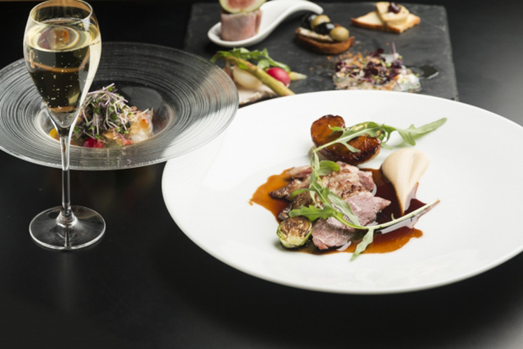 有名シェフのコースが10 000円で食べられる 中之島 ソーシャルイート アウェイク にてクリスマス限定プラン実施 Nomooo ノモー