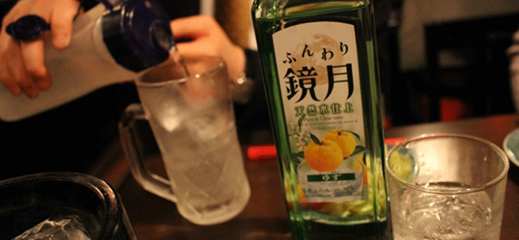 異次元の飲みやすさ！『鏡月』『ふんわり鏡月』人気の理由と美味しい