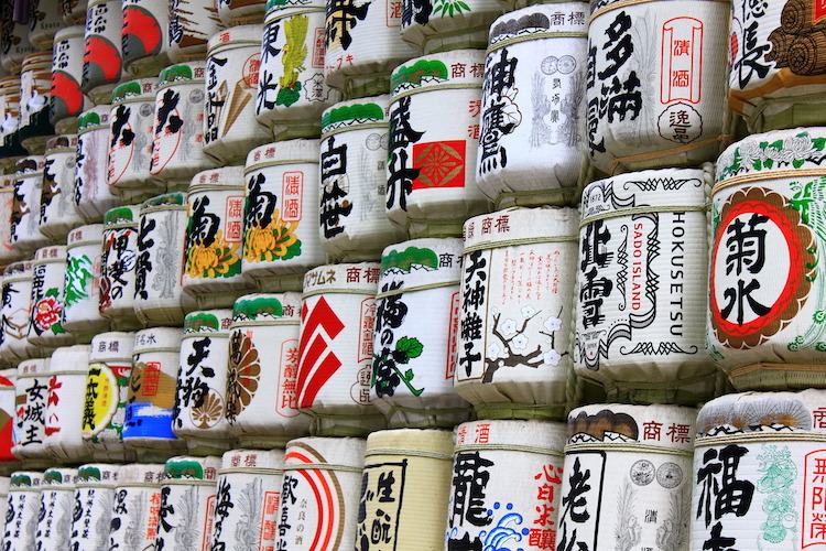 日本酒の「樽酒」って一体なに?独特な味わいと旨さの理由に迫る 日本酒の「樽酒」って一体なに?独特な味わいと旨さの理由に迫る