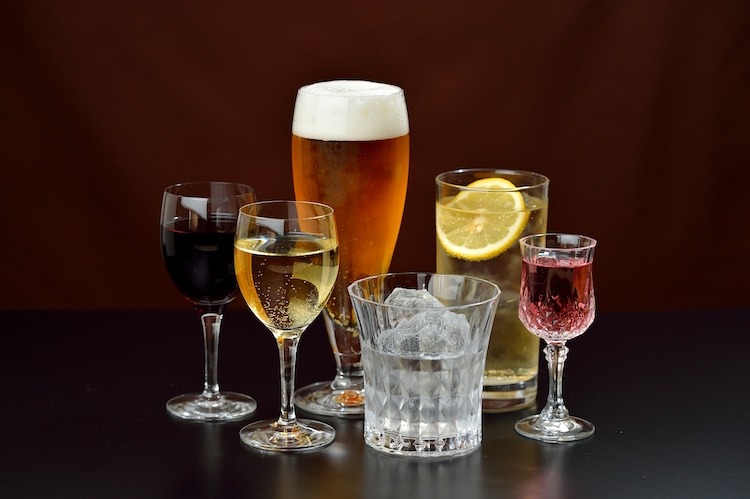 カクテルグラスの種類とは？特徴や使い方・選び方を徹底解説 | nomooo（ノモー） グラス