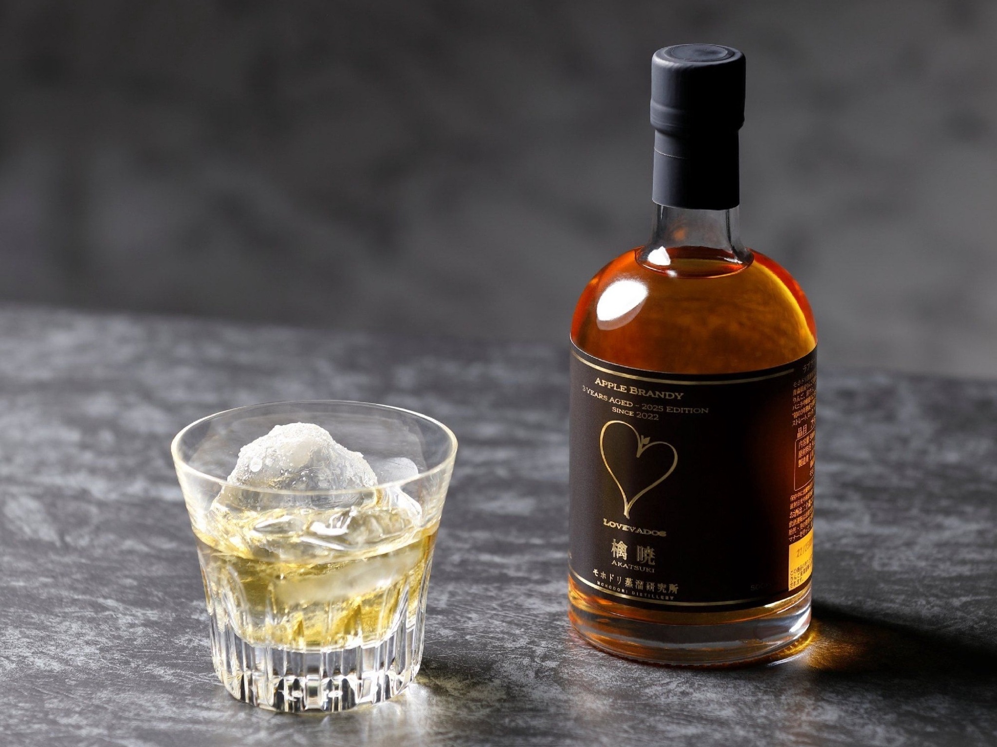 100%青森りんご仕込み！7種の新樽原酒をブレンド】アップルブランデー