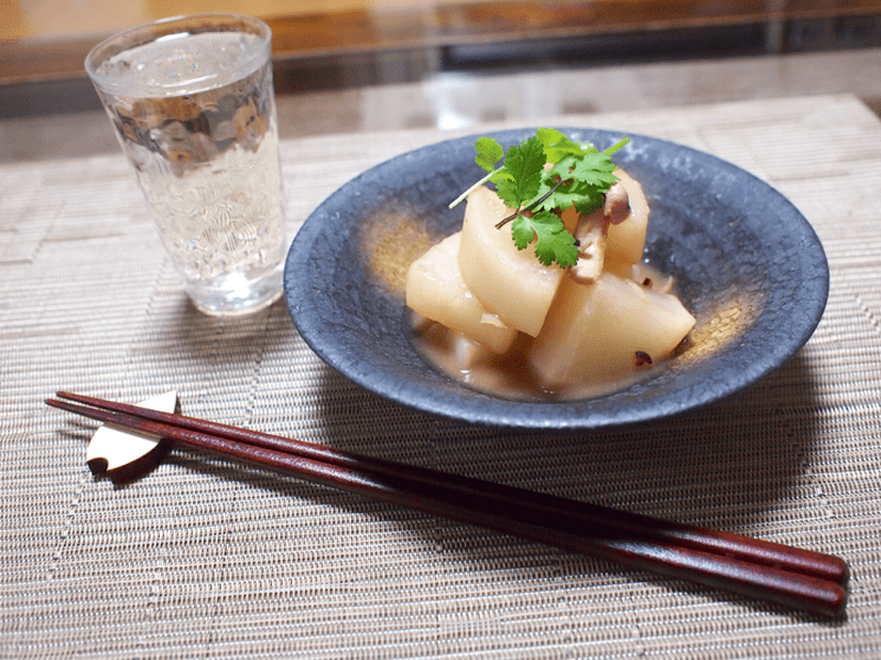 【レシピ】日本酒のおつまみに！冬大根のとろとろ炒め煮「イカの塩辛大根」