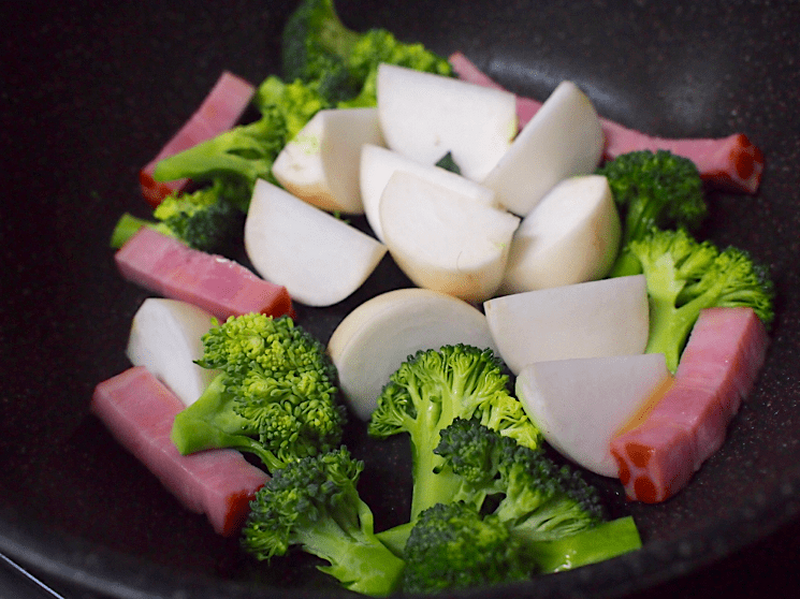 【レシピ】冬野菜の絶品おつまみ！こくトロ「カブロッコリーの豆乳煮」