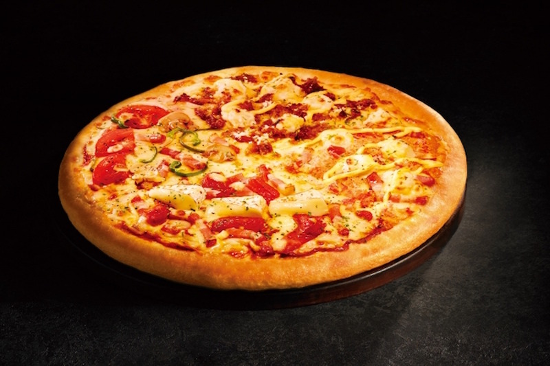 冬の味覚がつまった贅沢ピザ！「コク旨リッチ4」が全国のピザハットで発売
