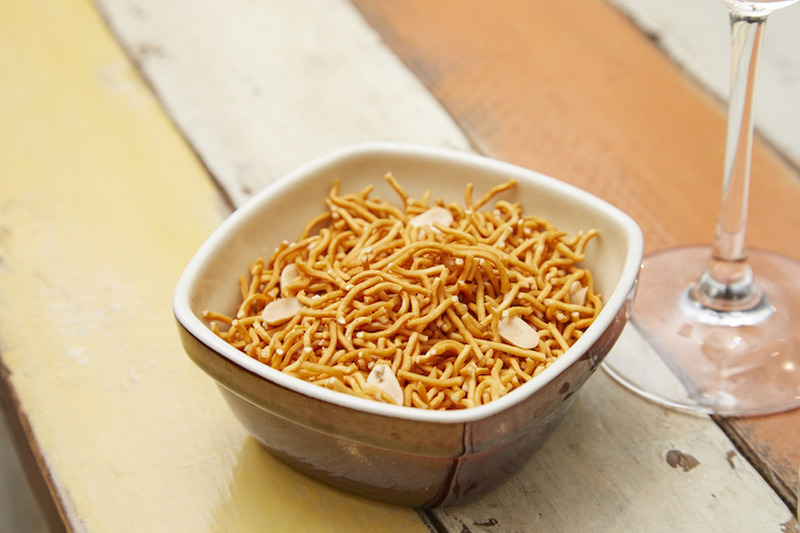 お酒の専門家がマジで検証！ベビースターラーメンに合うお酒はなに？