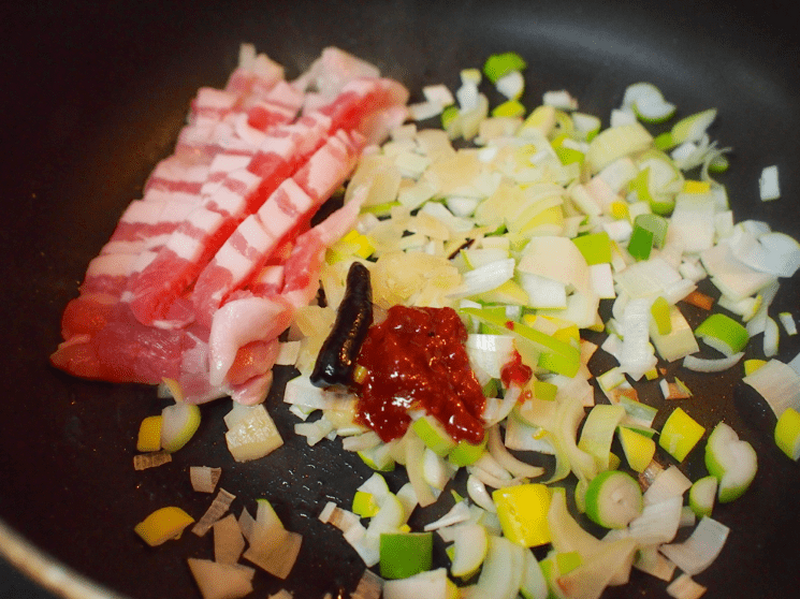 【レシピ】ピリ辛肉味噌がそそる！おつまみにピッタリ「変わり麻婆茄子」