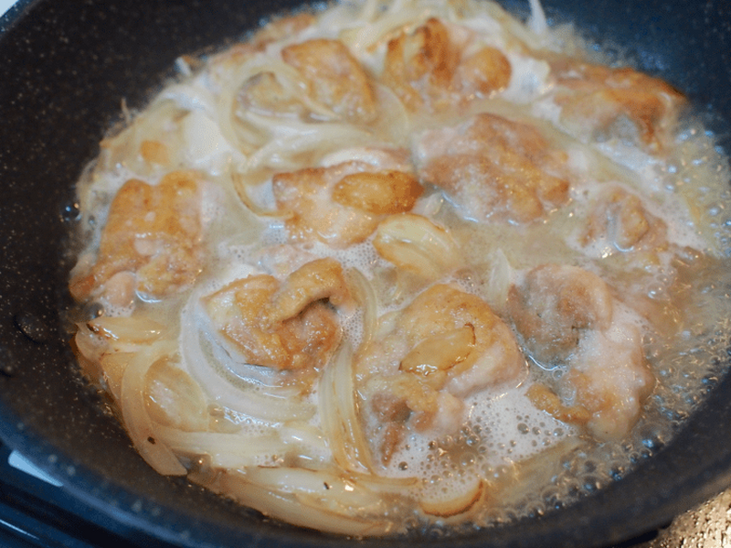 【レシピ】食欲そそる！旨味ぎっしり「鶏肉のガーリック煮込み」