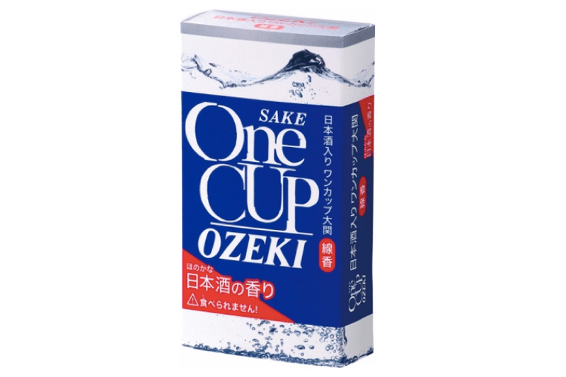 「ワンカップ大関」のお線香！？日本酒の香り漂うユニークな商品が登場