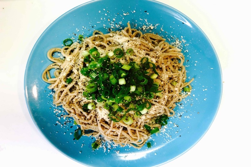 【レシピ】和と洋のコラボ！飲みのシメに最高な「お蕎麦ペペロンチーノ」