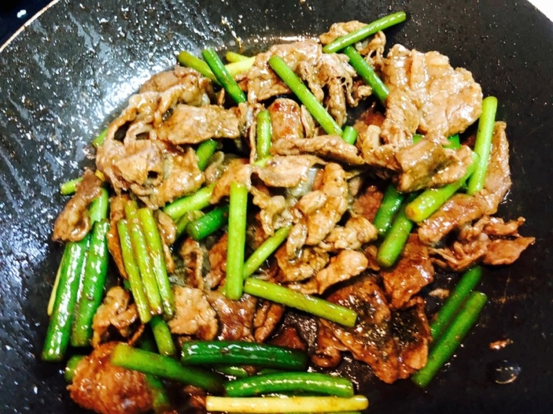 【レシピ】サッと炒めてパッと美味しい！「牛肉とにんにくの芽の山椒炒め」