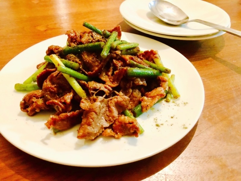 【レシピ】サッと炒めてパッと美味しい！「牛肉とにんにくの芽の山椒炒め」