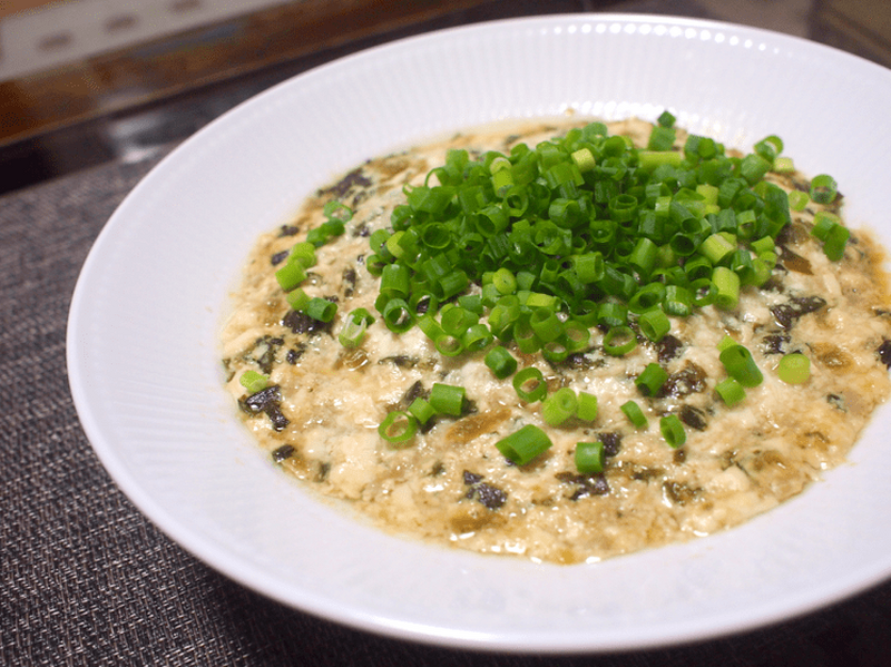 【レシピ】混ぜてレンジに入れるだけ！「ふんわり高菜豆腐」