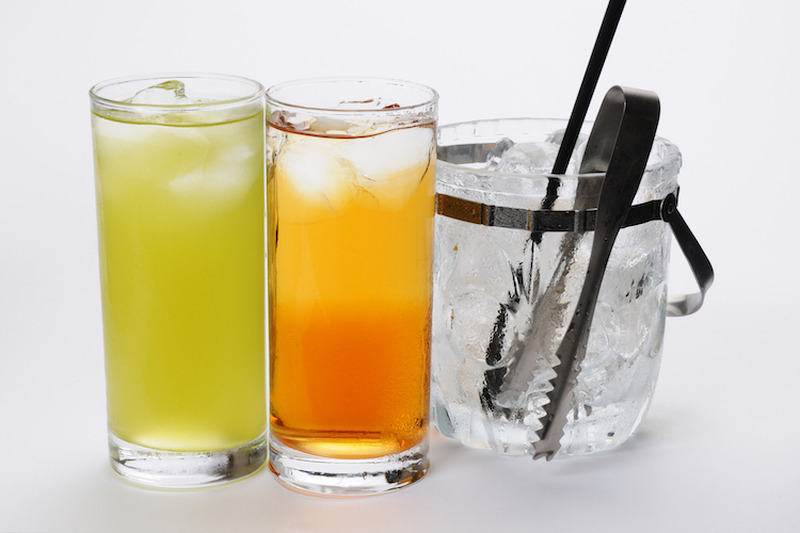 「お茶割り」と「緑茶ハイ」の違いとは？こだわりと味わいの違いを解説