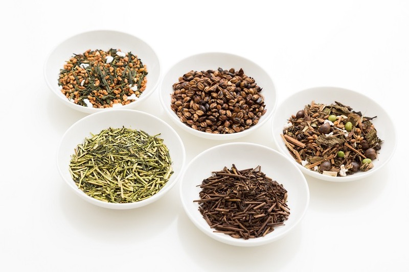 「お茶割り」と「緑茶ハイ」の違いとは？こだわりと味わいの違いを解説