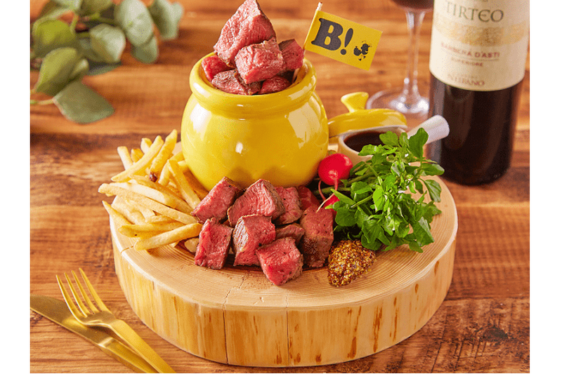 1ポンドの名物肉メニューを含む全4品が88円！「BEE HOUSE」の”8の日キャンペーン”がリニューアル