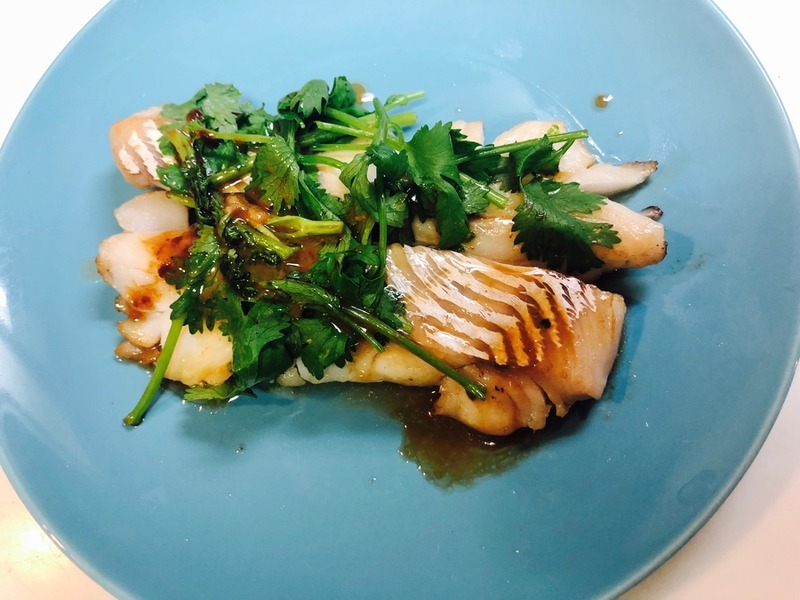 【レシピ】ダイエッターにもおすすめ！東南アジア風「白身魚のエスニック蒸し」
