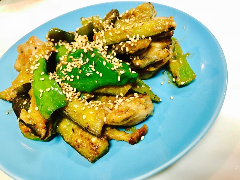 【レシピ】野菜が主役の炒め物！「鶏とナス・ピーマンの味噌炒め」
