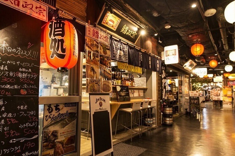 解体間近のロアビルがフェス会場！「はしご酒＠六本木横丁」最終回はDJを入れて盛大に開催