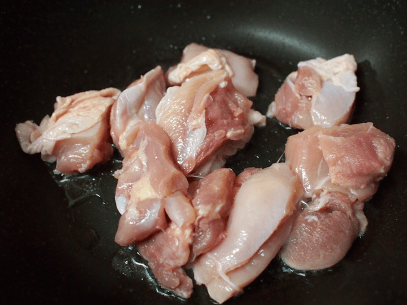 【レシピ】カラフルな食卓に！簡単おいしい「チキンの塩煮込み」