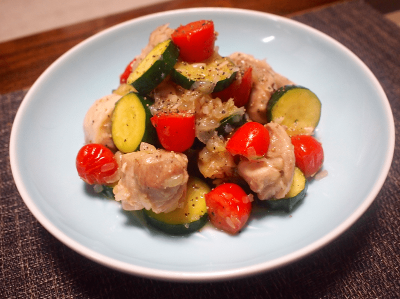 【レシピ】カラフルな食卓に！簡単おいしい「チキンの塩煮込み」