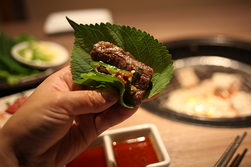 牛一頭買いでコスパ最強！日本酒飲み放題と絶品お肉のお店「肉と日本酒」に行ってきた