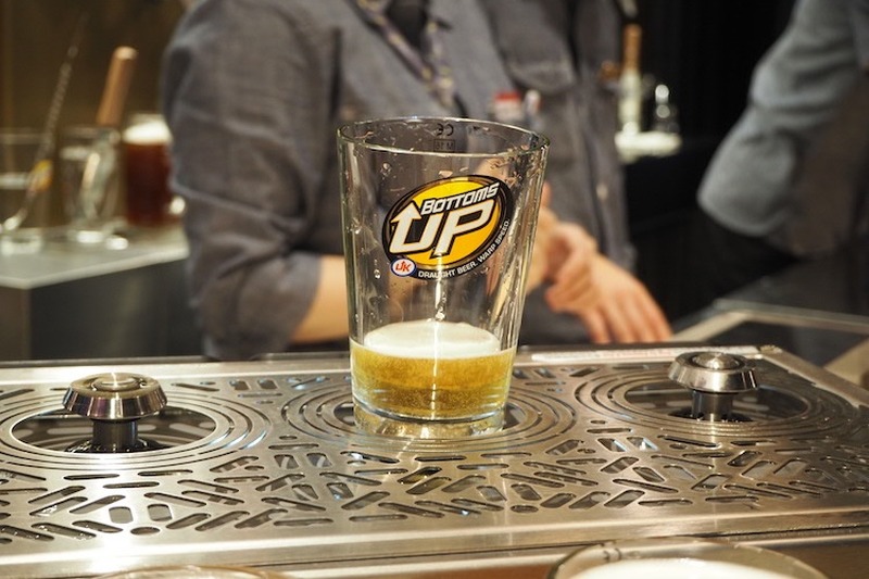 ビールがグラスの底から湧きあがる！？新名所・渋谷ストリームで”衝撃のビアサーバー”を体験してきた
