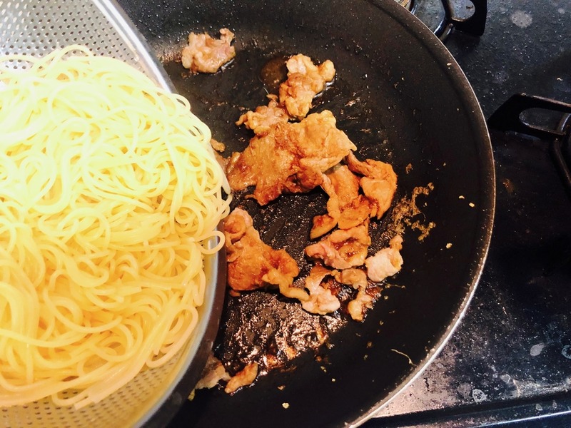 【レシピ】生姜の風味で食欲増進！シメにもいける「ポークジンジャーパスタ」