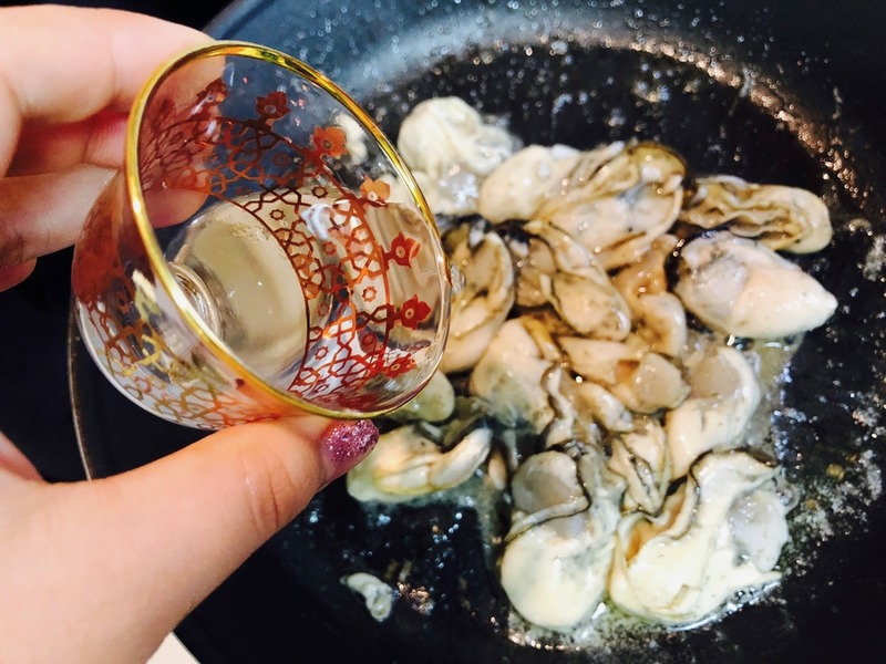 【レシピ】昆布茶が隠し味！「牡蠣と春菊のミルク炒め煮」