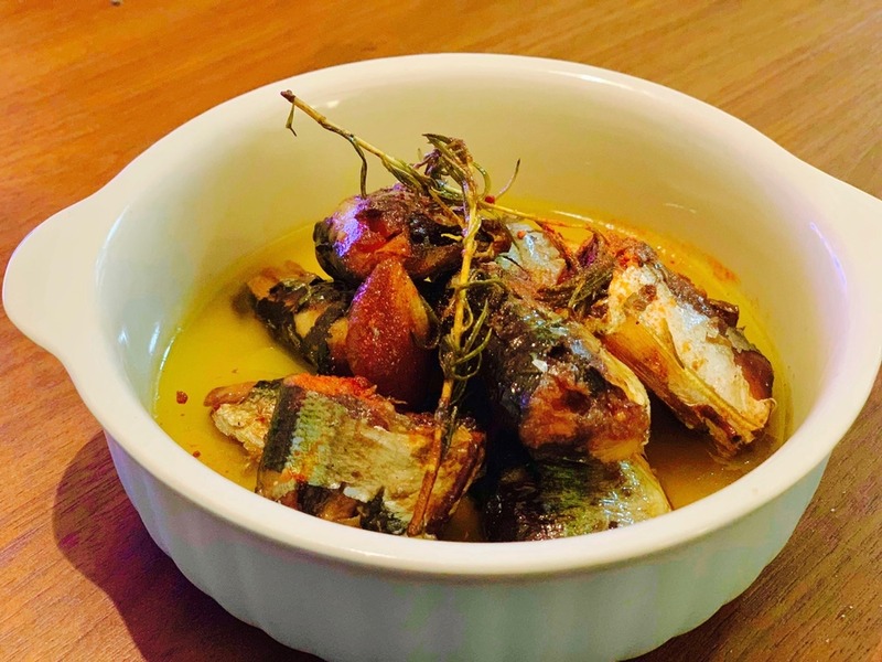 【レシピ】少し旬を過ぎた秋刀魚もオイルでジューシーに「秋刀魚のコンフィ」