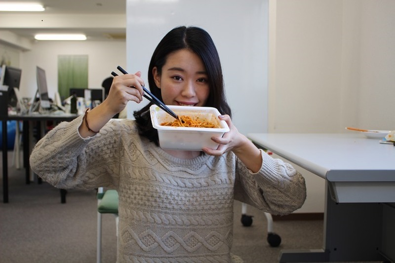 【レビュー】ラーメン大好き女子大生が「蒙古タンメン中本 旨辛焼そば」を食べてみた