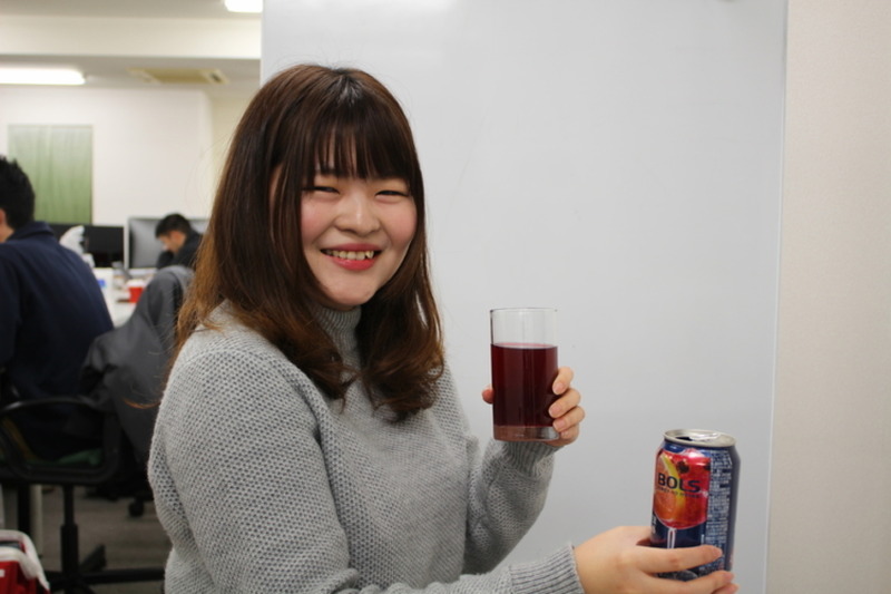 【レビュー】世界初の缶カクテルが登場！「BOLS ビターカシス」「BOLS ブルーシトラス」を飲んでみた