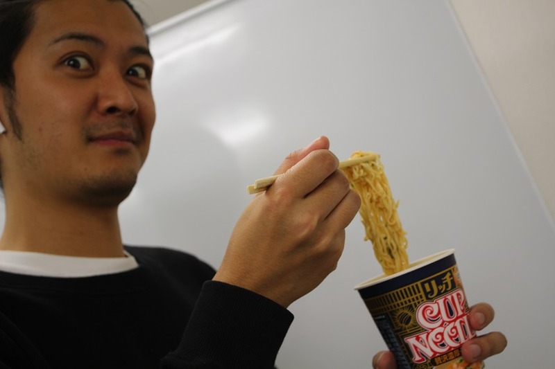 【レビュー】ラーメン大好き女子大生が「カップヌードル リッチ 贅沢濃厚うにクリーム」を食べてみた