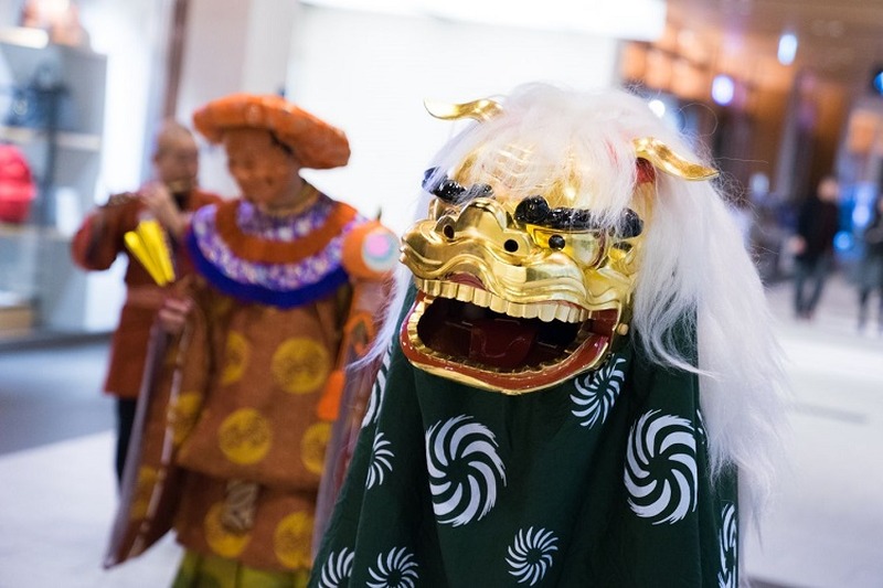 【新年祝賀】樽酒の振る舞いや獅子舞が楽しい「東京ミッドタウンのお正月2019」が開催！