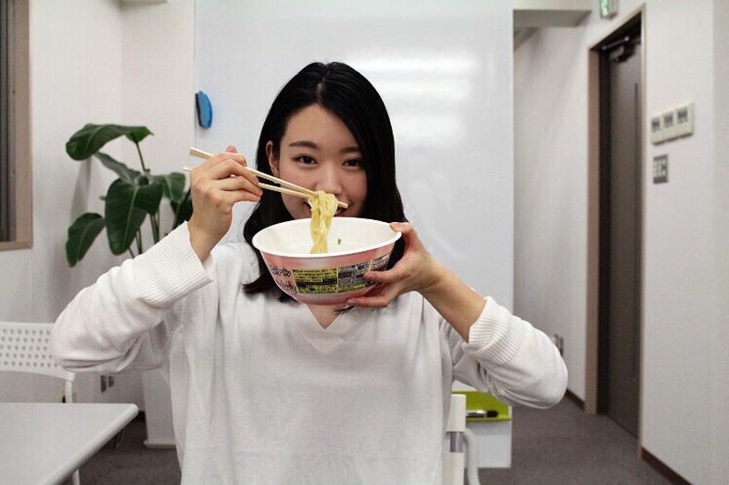 【レビュー】ラーメン大好き女子大生が「行列のできる店のラーメン 海老鶏白湯」を食べてみた