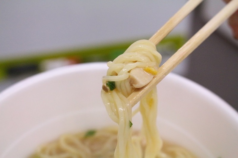 【レビュー】ラーメン大好き女子大生が「行列のできる店のラーメン 海老鶏白湯」を食べてみた