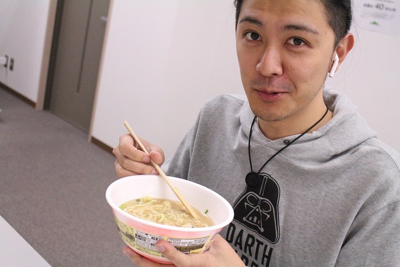 【レビュー】ラーメン大好き女子大生が「行列のできる店のラーメン 海老鶏白湯」を食べてみた