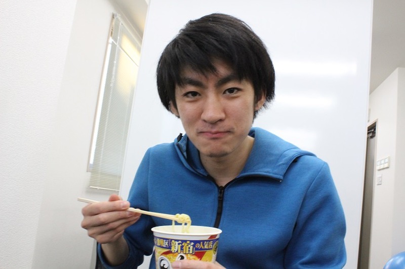 【レビュー】ラーメン大好き女子大生が「サッポロ一番 麺屋 翔 香彩鶏だし塩ラーメン」を食べてみた