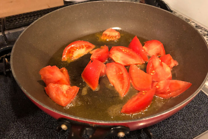 【レシピ】白ワインのお供や最後のシメに「しらすとトマトのパスタ」