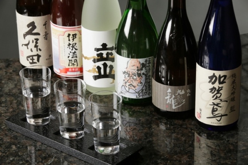 北陸三県の美食と美酒！「TAKUMI 鉄板焼」「TAKUMI イタリアン」にて「日本酒飲み比べセット」期間限定販売中