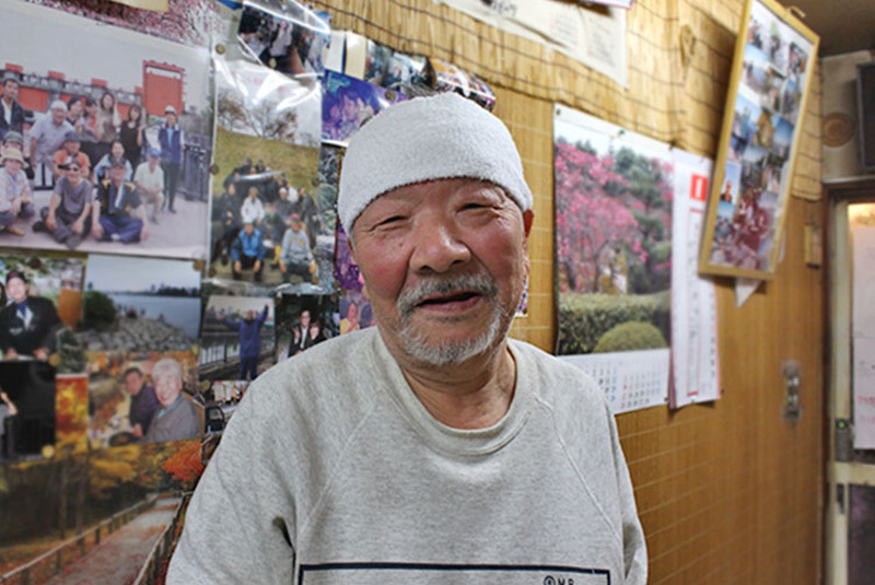 愛すべき十条の謎店「やきとり 神ちゃん」を訪問！精肉店出身の72歳店主が作る「月見ポケットつくね」は絶品