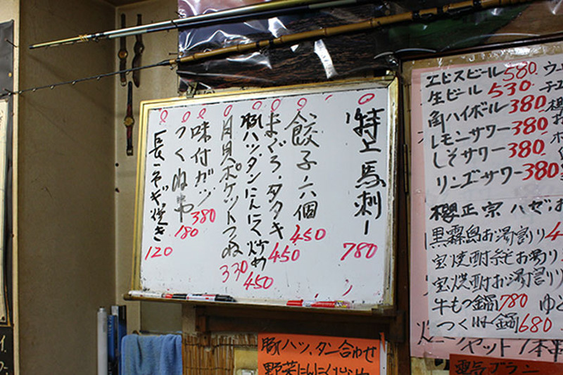 愛すべき十条の謎店「やきとり 神ちゃん」を訪問！精肉店出身の72歳店主が作る「月見ポケットつくね」は絶品