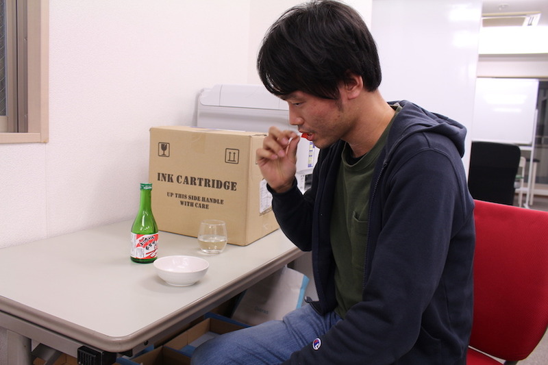 【レビュー】よっちゃんイカ専用の日本酒！？「春鶯囀 カットよっちゃん専用日本酒」を飲んでみた