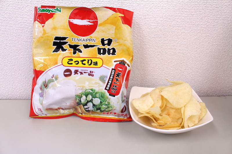 【レビュー】天一の“こってり味”がポテチになった！「ポテトチップス　天下一品　こってり味」を食べてみた