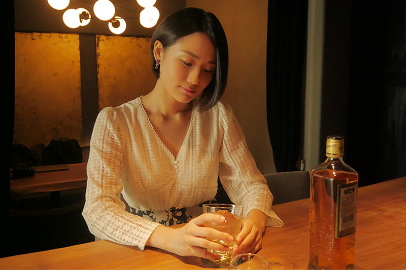 女優・善知鳥いおが学ぶ！初心者でもわかるウイスキーの基礎をプロバーテンダーに教わってきた